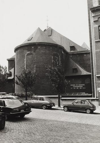 Minimenstraat 62. Sint-Jan en Sint-Stefaan ter Minimenkerk, gevel van het koor vanuit E. Allardstraat (foto 1980).