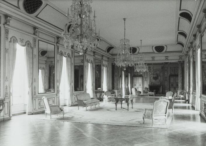 Place du Petit Sablon 8, Palais d'Egmont ou Palais d'Arenberg, 'Galerie des Glaces' (photo 1981).