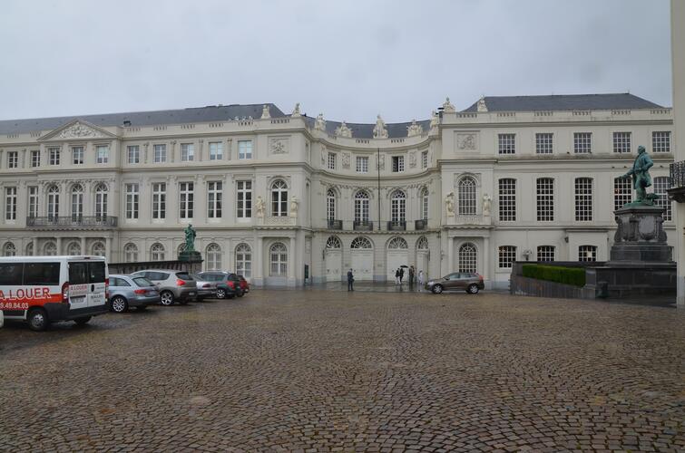 Place du Musée 1, - anc. Cour de Nassau - Palais de Charles de Lorraine, Chapelle Royale Protestante et Palais de l'Industrie Nationale (photo 2015).