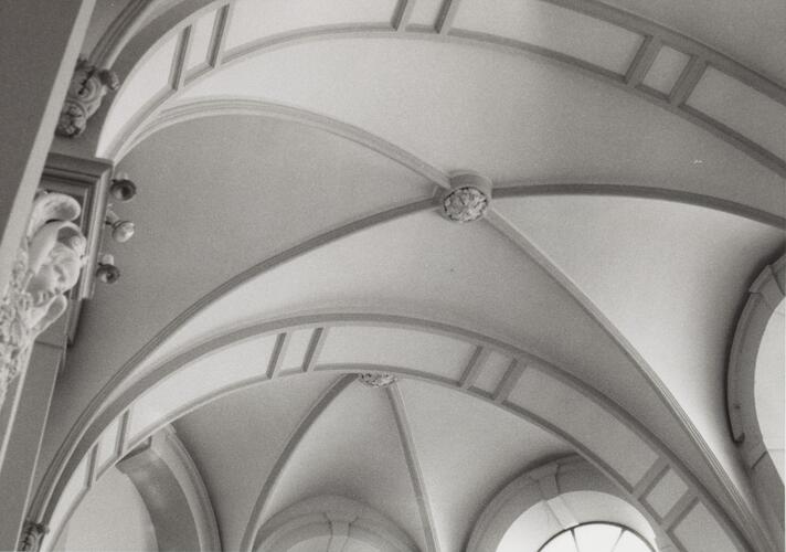 Zuidstraat 144. Koninklijke Academie voor Schone Kunsten, binnenzicht kapel (foto 1985).