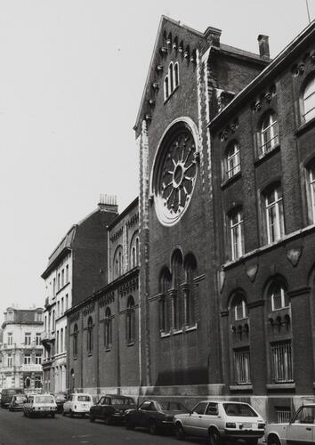 avenue de Stalingrad 30-36, ancienne église Saint-François-Xavier, façade latérale rue Roger van der Weyden (photo 1980).