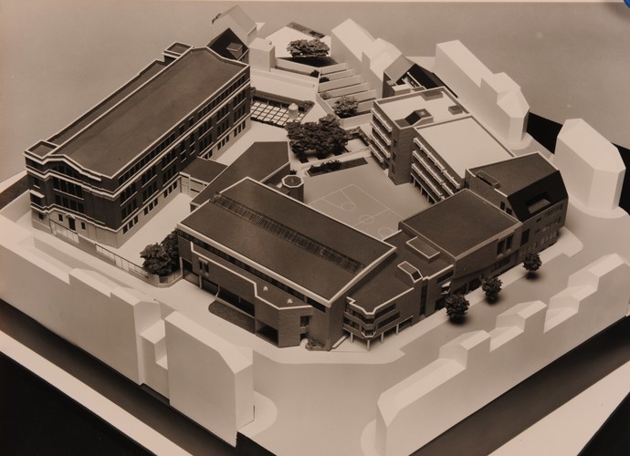 Scholengroep Adolphe Max, maquette van het ontwerp van de uitbreiding, architectuurbureau URBAT, SAB/OW 89079 (1981).