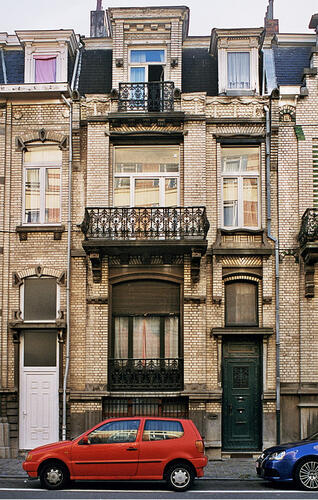 Rue Hobbema 51 (photo 2009).