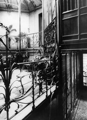 Avenue Palmerston 4, vue ancienne du jardin d’hiver et du vestibule (a href='http://www.kikirpa.be'© IRPA-KIK Bruxelles/a).