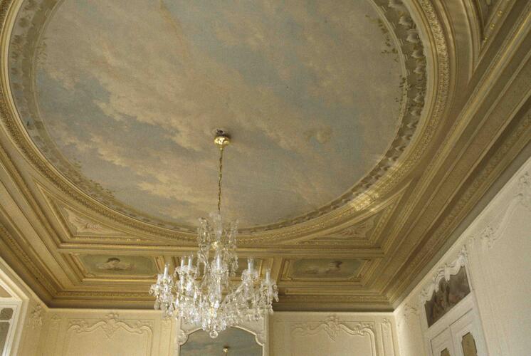Palmerstonlaan 20, eerste verdieping, plafond van de grote salon (© V. Heymans, 1994).