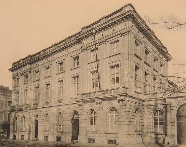 Renaissancelaan 27-28, Koninklijke Militaire School, gebouw A ([i]L'Émulation[/i], 1910, pl. IV).