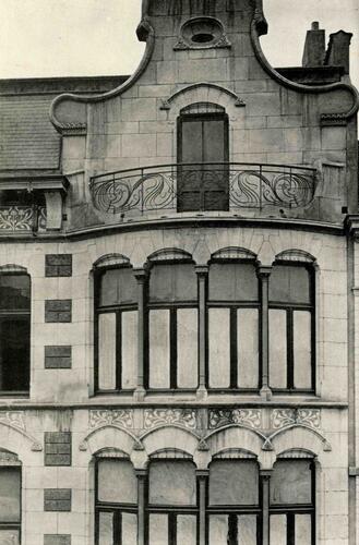 Rue du Taciturne 34, détail de la façade, in [i]Ferronnerie de style moderne, motifs exécutés en France et à l’étranger[/i], Paris, Ch. Schmid, [1905], pl. XIX. (© infocidep.asbl).