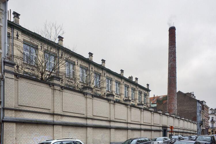 Veronesestraat 21, voormalige lagere school nr. 19, gezien vanaf de Correggiostraat (© V. Brunetta & M. Eberlin, 2009).