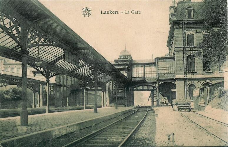Rue du Champ de l’Église 2, ancienne gare de Laeken, vue de la passerelle originelle depuis les quais (coll. Eric Christiaens/Laca).