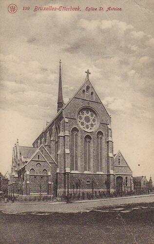 Eglise paroissiale Saint-Antoine de Padoue. Vue du choeur, cachet de la poste de 1909 (Collection cartes postales Dexia Banque).