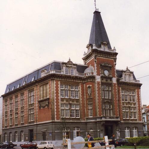Sint-Pietersplein 5, 'Institut technique Ernest Richard' (foto 1993).