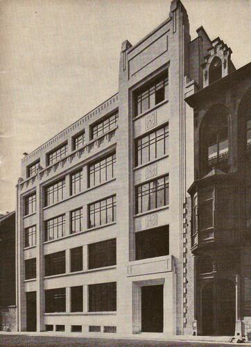 Rue Capitaine Crespel 45 et 35, élévation juste après la rénovation de 1937 ([i]Bâtir[/i], 86, 1940, page de couverture)