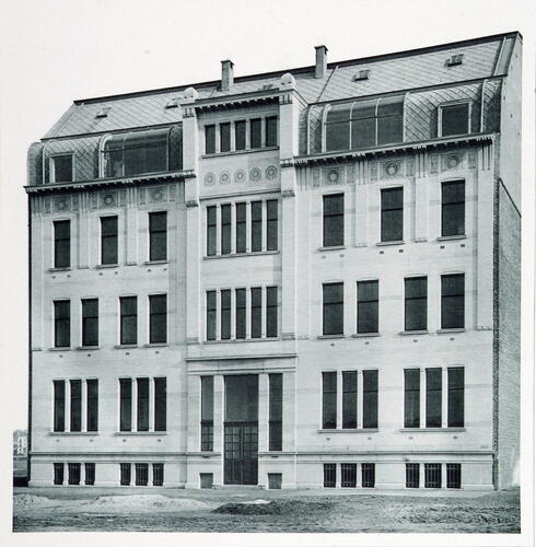 Place Georges Brugmann 29, vue de la clinique ([i]L'Émulation[/i], 1907, pl. 7).