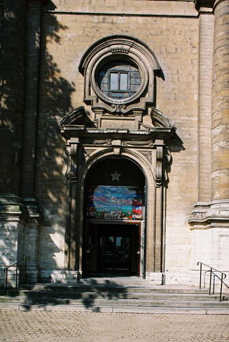 Drievuldigheidskerk, hoofdingang (foto 2007).