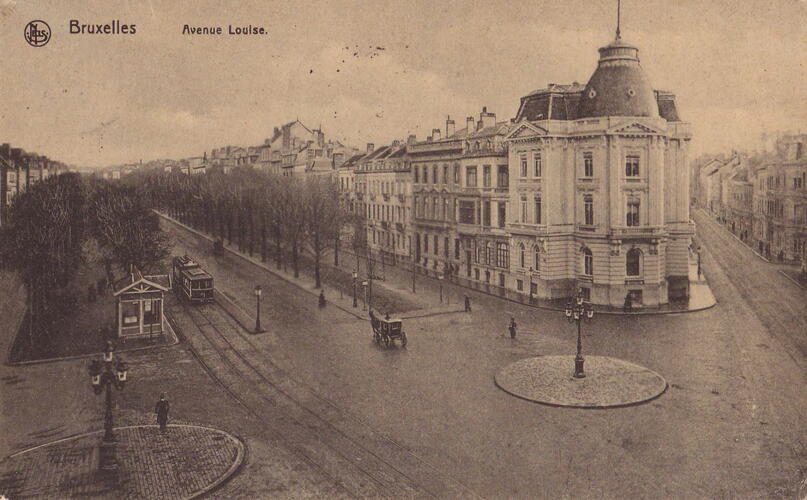 Begin van Louizalaan en paviljoen ontworpen door arch. Henri MAQUET op hoek met Charleroisesteenweg, ca. 1900 (Prentbriefkaartenverzameling Dexia Bank).