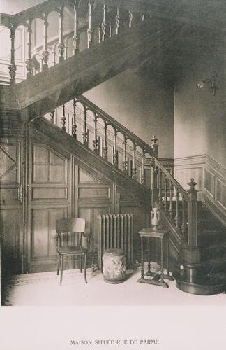 Pelgrimshuis, <a href='/nl/glossary/248' class='info'>trappenhuis<span>Gedeelte van een gebouw waarin de trappen zijn ondergebracht.</span></a>, arch. Adolphe Pirenne, 1905 ([i]Vers l'Art[/i], 12, 1906, pl. 70).