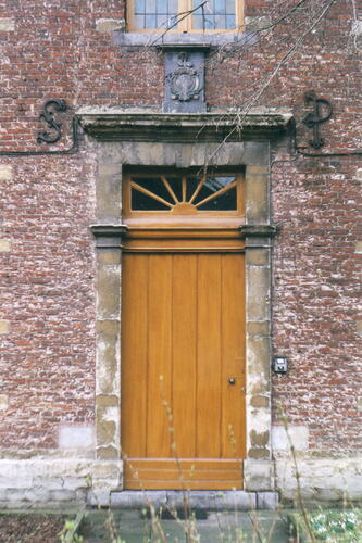 Kleine Kerkstraat 2, toegangsdeur (foto 2001).