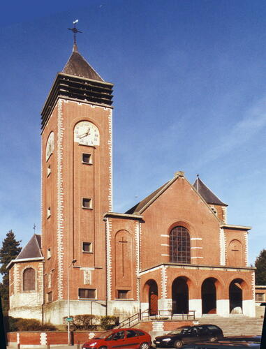 Parvis Saint-Pierre. L’église Saint-Pierre (photo 2002).