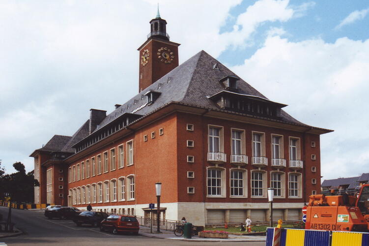 Charles Thielemanslaan 93, gemeentehuis, blok B (foto 2002).