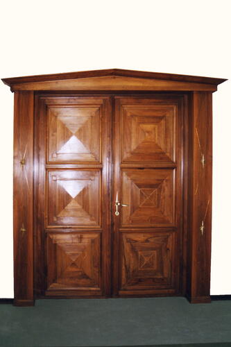 Charles Thielemanslaan 93, notenhouten deur, hal op eerste verdieping van blok X (foto 2002).