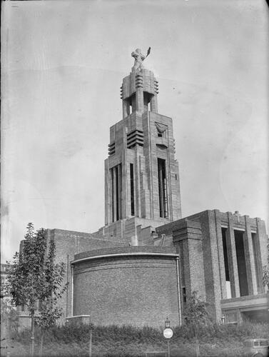 Zicht op de nog niet afgewerkte Sint-Augustinuskerk, 1935, © KIK-IRPA, Brussels (Belgium).