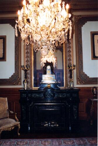 Chaussée de Haecht 63, r.d.ch., cheminée de marbre noir du salon d'inspiration baroque (photo 1993-1995).