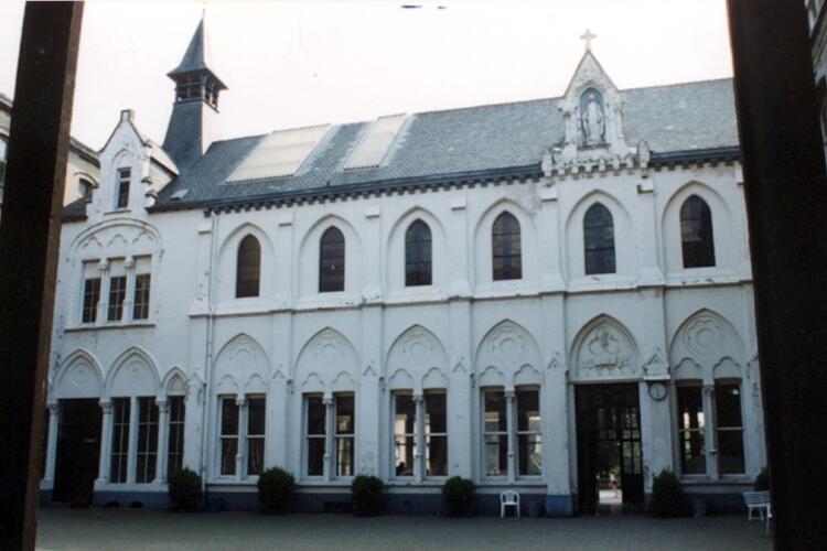 Institut des Dames de Marie, aile néo-gothique au fond de la cour (photo 1994).