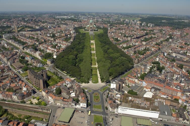 Luchtfoto van het Elisabethpark en de 'Koningswijk', W. Robberechts © urban.brussels (foto 2006).