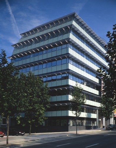 Kortenberglaan 60-64, gebouw in 1992 ontworpen door het architectenbureau Samyn et Associés (Foto Ch. Bastin & J. Evrard © MBHG).