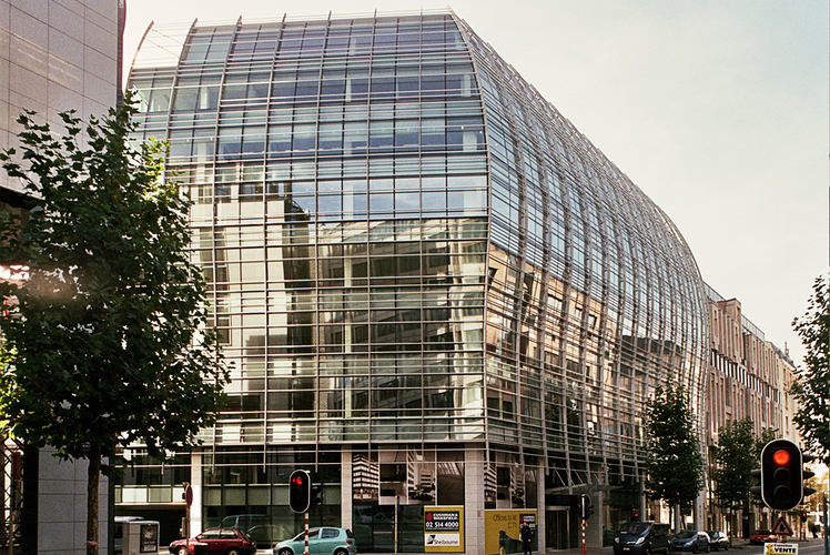 Kortenberglaan 69-71, gebouw in 2005 gerenoveerd volgens de plannen van het architectenbureau Jaspers & Eyers (foto 2009).