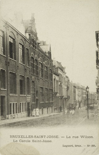 John Waterloo Wilsonstraat met op de voorgrond de Cercle Saint-Josse (Verzameling Dexia Bank, s.d).