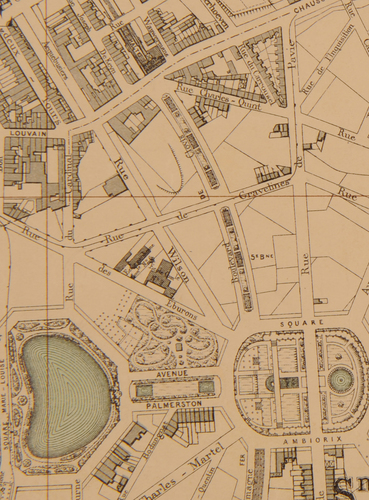 De pas aangelegde Wilsonstraat in 1894, op het tracé van de voormalige spoorlijn die nu onder de Clovislaan doorloopt, detail van het plan Bruxelles et ses environs, opgesteld door het Institut cartographique militaire, SAB/OW 16767.