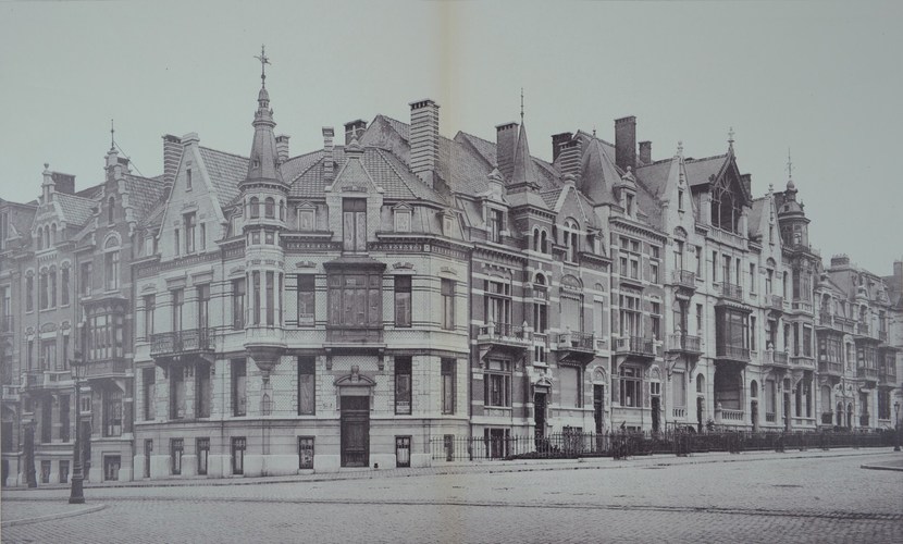 Square Marie-Louise, tronçon compris entre le square Gutenberg et la rue du Cardinal ([i]L’Émulation[/i], 1901, pl. 29-30).