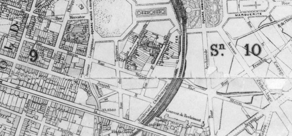 De Stevinstraat onderbroken door een spoorlijn in het verlengde van de Keizer Karellaan, detail van het plan [i]Bruxelles et ses environs[/i], in 1881 opgesteld door het Institut cartographique militaire (© KBR, Kaarten en Plannen).