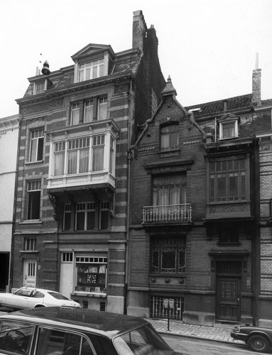 Stevinstraat 175-177 en 173 in 1976, twee huizen, respectievelijk in 1900 en 1898 ontworpen door architect Henri Van Massenhove en thans gesloopt (© IRPA-KIK Brussel).