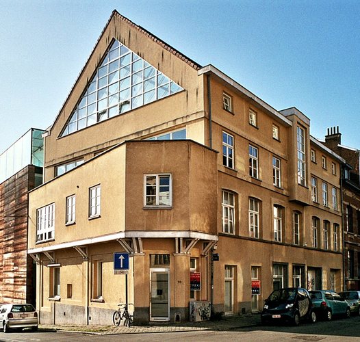 de Henninstraat 70-74 – Charles Decosterstraat 10-12, hoek (foto 2009).