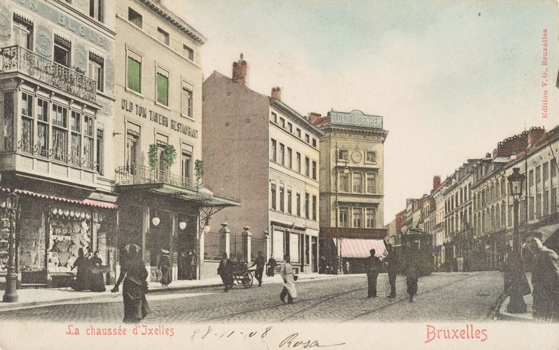 Croisement des chaussées de Wavre et d’Ixelles, vers 1910 (Collection de Dexia Banque).