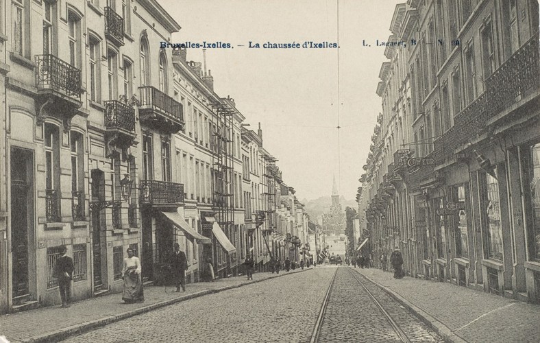 Elsensesteenweg, laatste straatgedeelte richting Heilige Kruiskerk, ca. 1900 (Verzameling van Dexiabank).