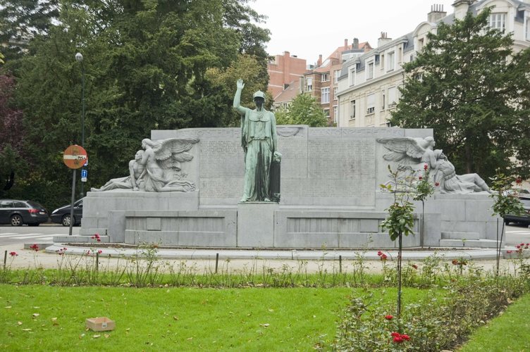 Gedachtenissquare, Monument van de op het veld van eer gesneuvelde inwoners van Elsene (1926) (foto 2010).
