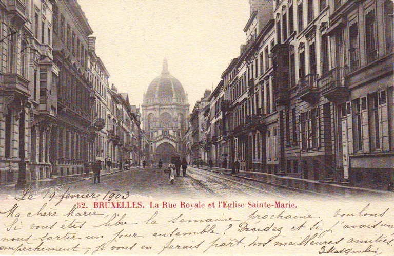 De Koningsstraat naar de Koninklijke Sint-Mariakerk, afgestempeld op 1903 (Verzameling postkaarten Dexia Bank).